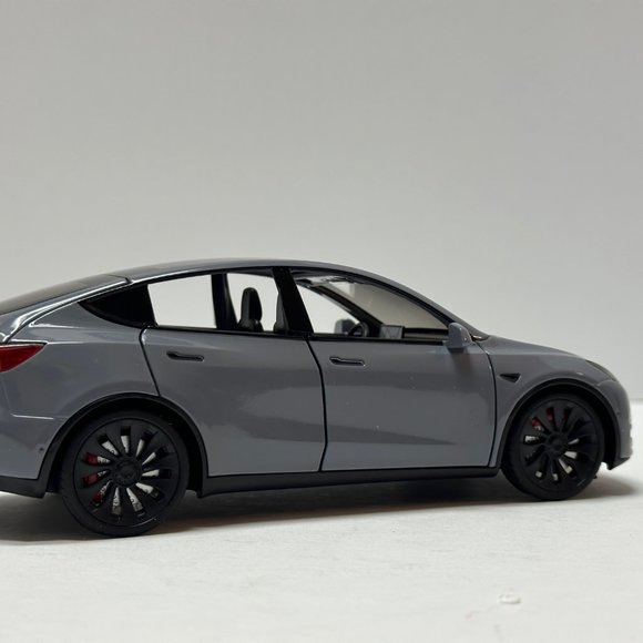 1:24 Tesla Model Y Diecast With Headlight & Taillight LED Gray - Picture 3 of 10